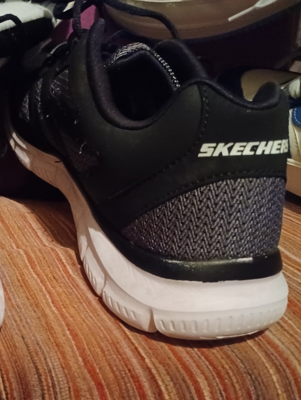 -- Scechers Black and Gray Knit Athletic Sneaker Men's Size 11